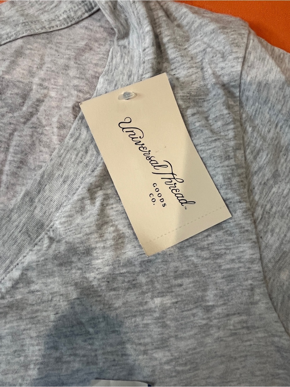 Universal Thread Heather Gray V-Neck Short Sleeve Tee - Picture 4 of 7